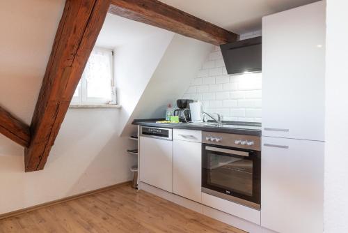 a kitchen with a stove and a sink at Ferienwohnung am Neuen Thore III in Blankenburg
