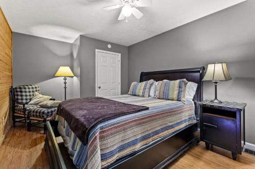 a bedroom with a bed and a chair in it at Sundance Cabin in Stanton