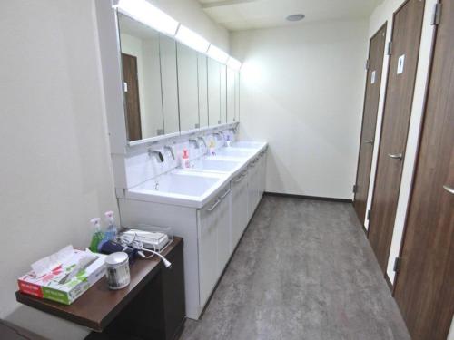 Фотография из галереи Capsule Hotel Manyudo"There are no private rooms," - Vacation STAY 33390v в Киото