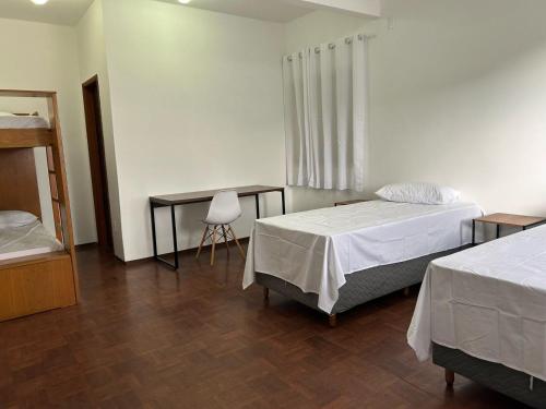 Ένα ή περισσότερα κρεβάτια σε δωμάτιο στο Self-Host Hotel