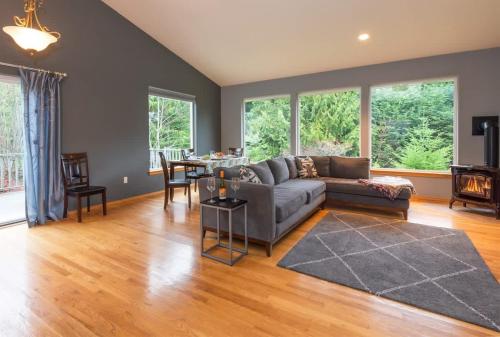 a living room with a couch and a table at PA Whispering-Pines in Port Angeles
