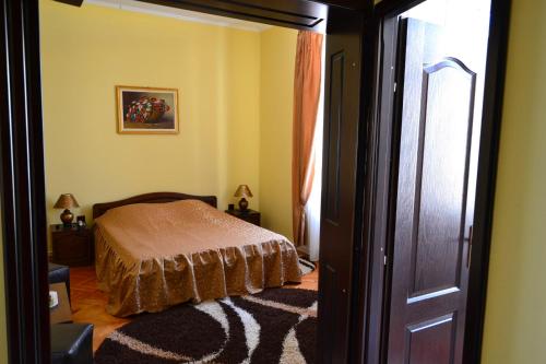 Ένα ή περισσότερα κρεβάτια σε δωμάτιο στο Porto Franco Residence