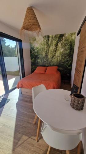 Posezení v ubytování Halte Provence - 2 chambres - Piscine - Salle de bain privée - Parking gratuit