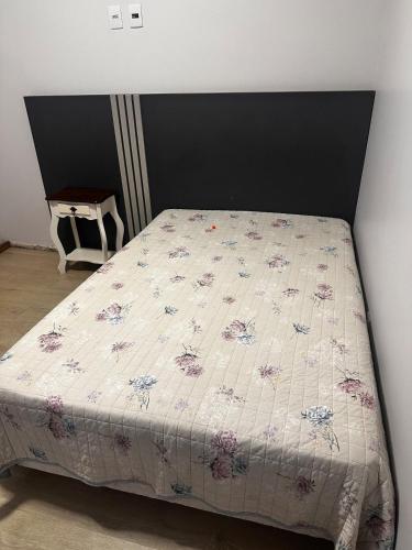 Katil atau katil-katil dalam bilik di Casa em Toledo 1 suíte e 2 quartos confortável