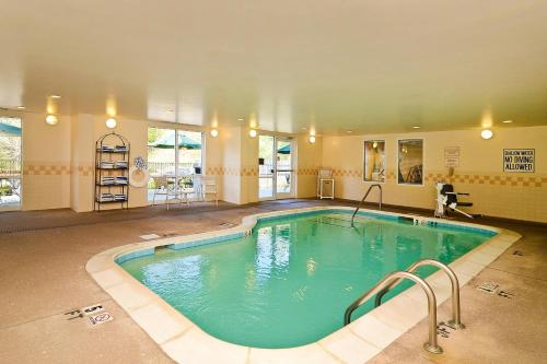 Πισίνα στο ή κοντά στο Fairfield Inn & Suites - Boone