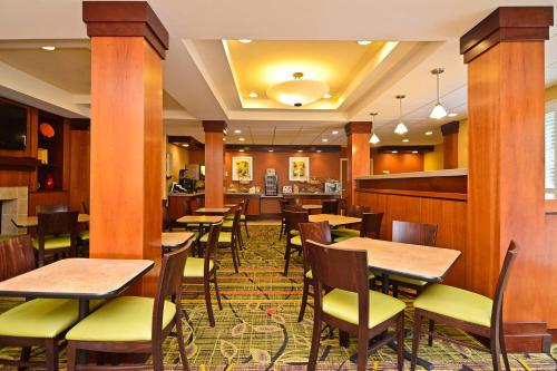 Χώρος καθιστικού στο Fairfield Inn & Suites - Boone