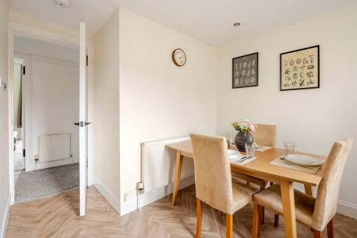 Fotografie z fotogalerie ubytování Modern and Stylish 1-Bed Apartment in Dundee City Centre - Perfect for Short or Long Stays & Contractors v destinaci Dundee