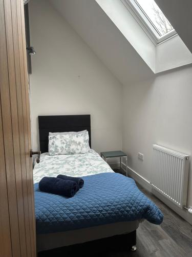 Katil atau katil-katil dalam bilik di Skyelander Apartments