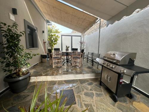 Ruang duduk di La Petite Mansion, next to the city center!
