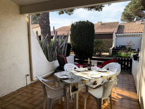 Patio alebo iná vonkajšia časť ubytovania Résidence Héliovillage - Villa 3 pers. T2 Cap d'Agde MAE-2864