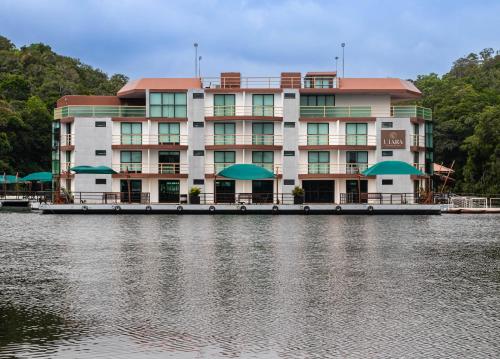 a hotel on the side of a body of water at Uiara Amazon Resort in Manaus