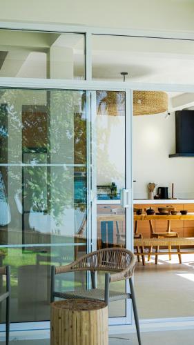 Televisyen dan/atau pusat hiburan di Coastal Haven in Ban Tai 2BD Villa