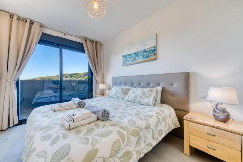 a bedroom with a bed with a view of the ocean at Blue Sunset Retreat in Manilva
