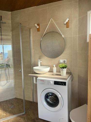 a bathroom with a washing machine and a sink at Maravillas Loft in La Herradura