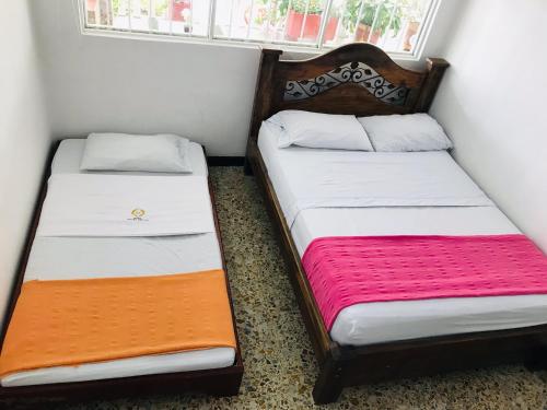 Cama o camas de una habitación en HOTEL MACEO MELGAR
