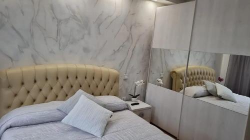 Posteľ alebo postele v izbe v ubytovaní Sunny Villa with Private Pool in Calpe + Enclosed Garden