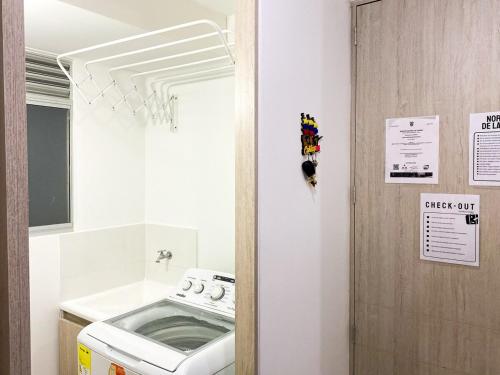 Un baño de Comfortable apartment close to the beach 2 rooms