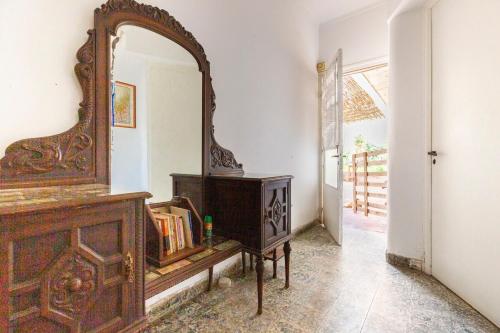 a room with a mirror and a wooden dresser at Casa García MDZ in Mendoza