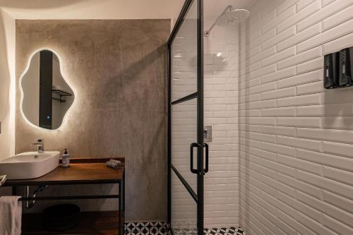 Koupelna v ubytování The Diamond Loft Modern Luxury with a Fully Equipped Kitchen