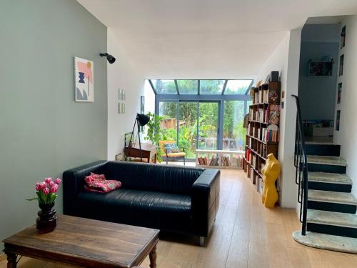 Charming apartment with garden - city center - tram B - WIFI