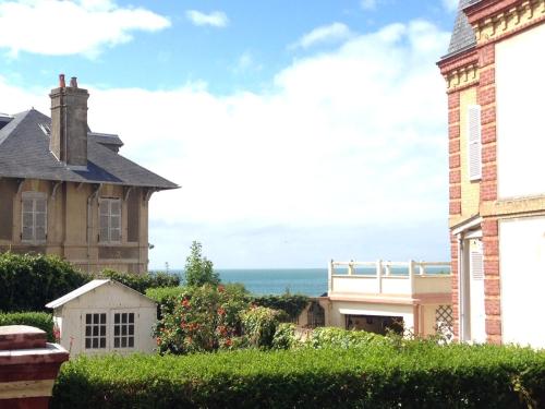 Vue mer, balcon, 50m plage & village, au calme - centre ville historique, 2P pour 4 maximum