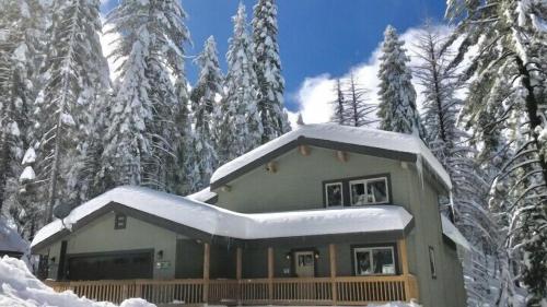 Lily of the Valley - Big Wall, Yosemite Day Use Reservations, Breakfast, Forest View and WiFi v zimě