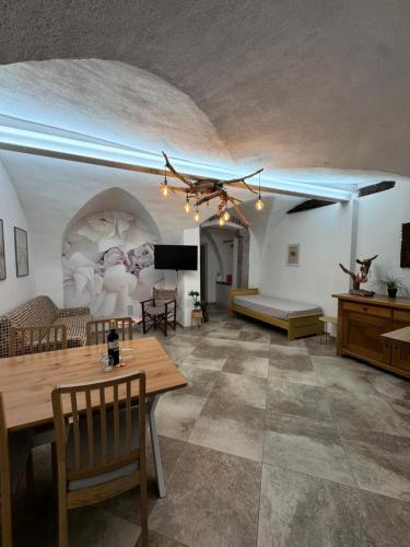 a living room with a table and a couch at Garda Sweet Apartments VOLT in Arco