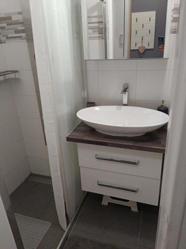Ένα μπάνιο στο Apartmánový dom Kocka