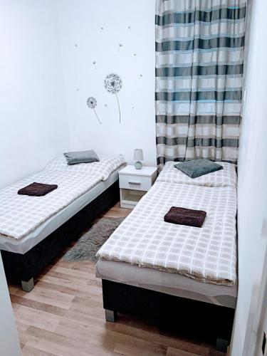 Ένα ή περισσότερα κρεβάτια σε δωμάτιο στο Apartmánový dom Kocka