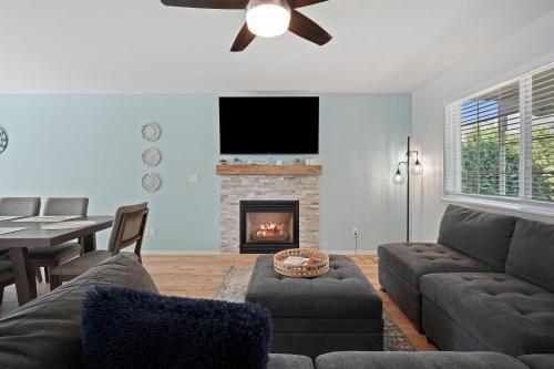 a living room with a couch and a fireplace at Redmond Rest in Redmond
