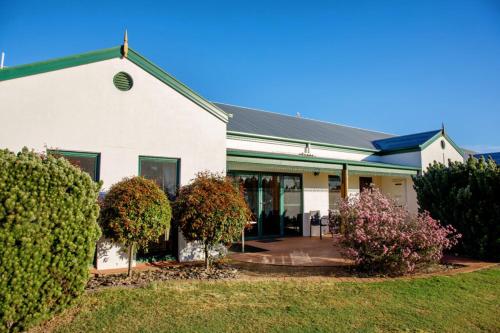 Κήπος έξω από το Yarrawonga Mulwala Golf Club