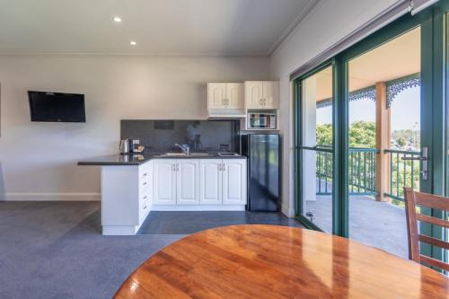 Η κουζίνα ή μικρή κουζίνα στο Yarrawonga Mulwala Golf Club