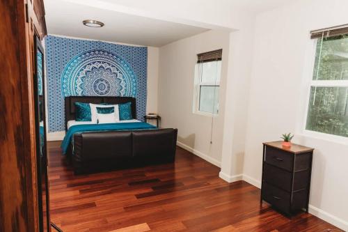 a bedroom with a bed and a blue wall at Tranquil Family Home Near BWI Casino Shopping & Fire Pit in Severn
