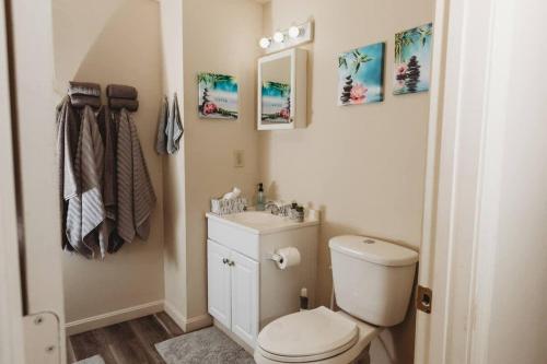 a bathroom with a toilet and a sink at Tranquil Family Home Near BWI Casino Shopping & Fire Pit in Severn