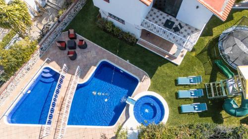 Kolam renang di atau dekat dengan Spacious House with Pool in Lomas de Cocoyoc 3 Bedrooms