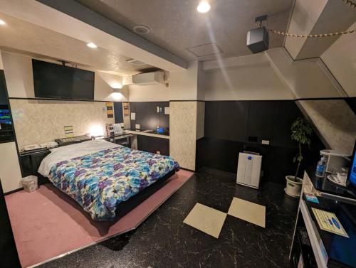 a bedroom with a large bed in a room at ホテル ウィズ男塾ホテルグループAdult Only in Fukuyama