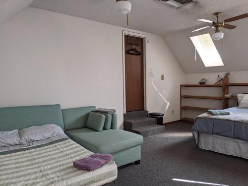 Ένα ή περισσότερα κρεβάτια σε δωμάτιο στο Extra Spacious Sunny Room