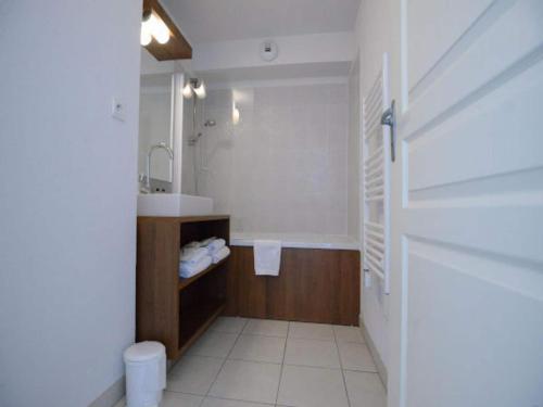 Kúpeľňa v ubytovaní Apartment in Azille near Lac de Jouarres