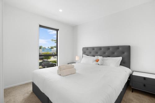 Katil atau katil-katil dalam bilik di Mallside Retreat close to city