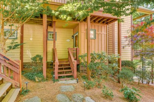 Κήπος έξω από το Mountain Time Cashiers Condo with Deck and Views!