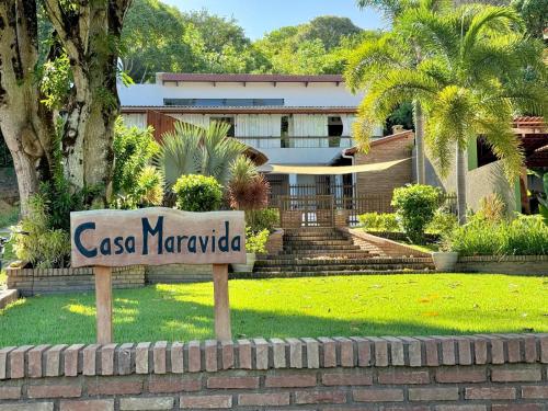 Taman di luar Casa Maravida