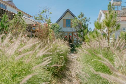 Φωτογραφία από το άλμπουμ του Homestay - Nhà Cỏ Lâu Đà Lạt σε Da Thien