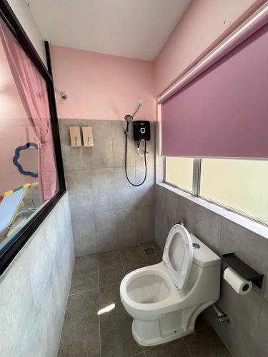 Bilik mandi di Hippo House Taiping