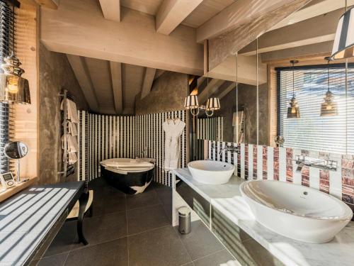 Chalet de Luxe à Courchevel avec Vue et Spa - FR-1-772-7 photo 3