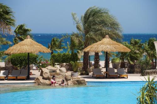 Bazén v ubytování Lotus Bay Resort nebo v jeho okolí