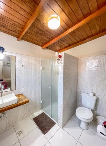 a bathroom with a shower and a toilet and a sink at Pousada dos Franceses in São Paulo