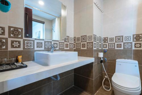 a bathroom with a sink and a toilet at Au Lac Ha Long Hotel in Ha Long