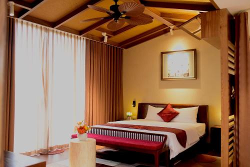 Una cama o camas en una habitación de Đồi Gió Retreat