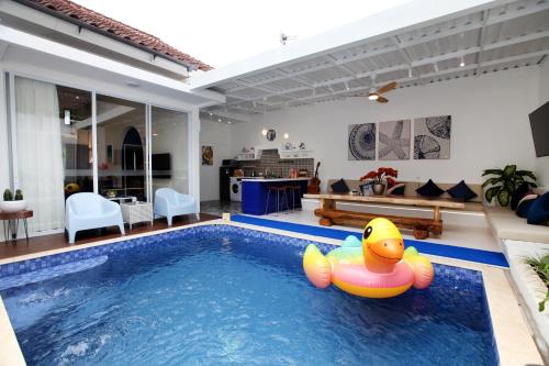 Gambar di galeri bagi Casa Indigo - KBP with swimming pool, large kitchen and dining area, near Whoosh Station di Padalarang