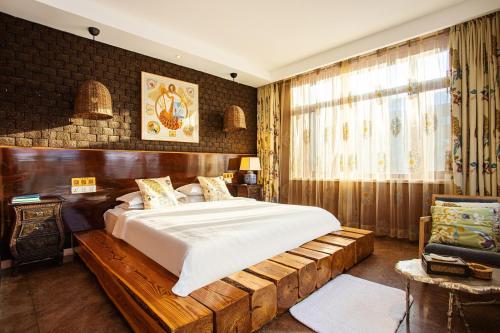 a bedroom with a large bed with a wooden frame at Six-rafter Hall designer hot spring inn in Shangzhi